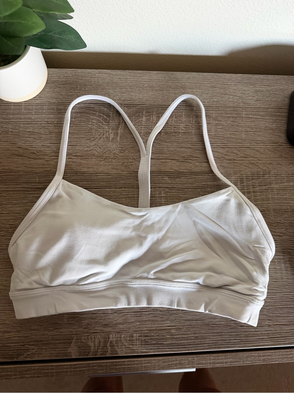Lululemon Flo y bra size 4 in white